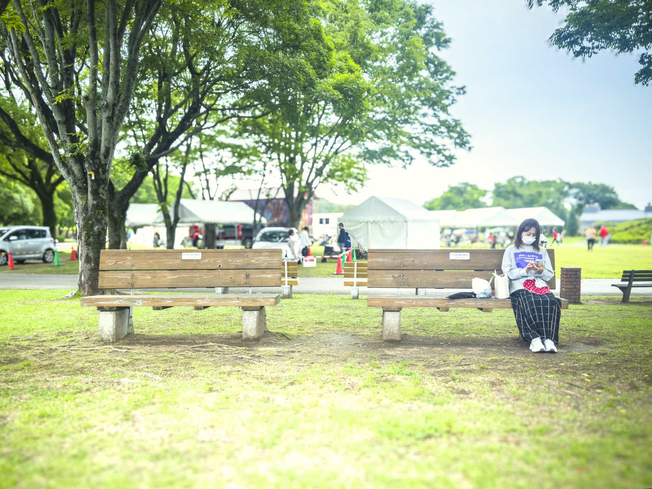 球磨工業高校と小川工業高校=制作のベンチの風景